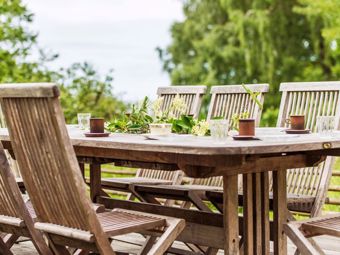 Wie lassen sich die Gartenmöbel für die Pergola auswählen?