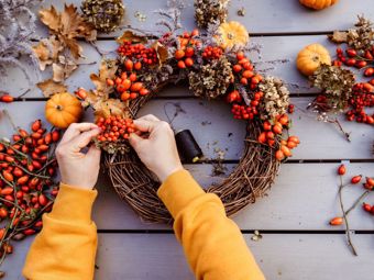 Wie kann man einen Türkranz basteln, einen Herbstkranz beispielsweise