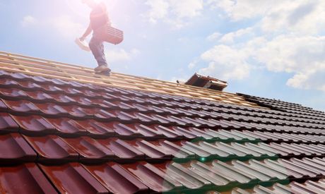 Was sollte man bei der Wahl des Dachtyps für einen Neubau beachten?