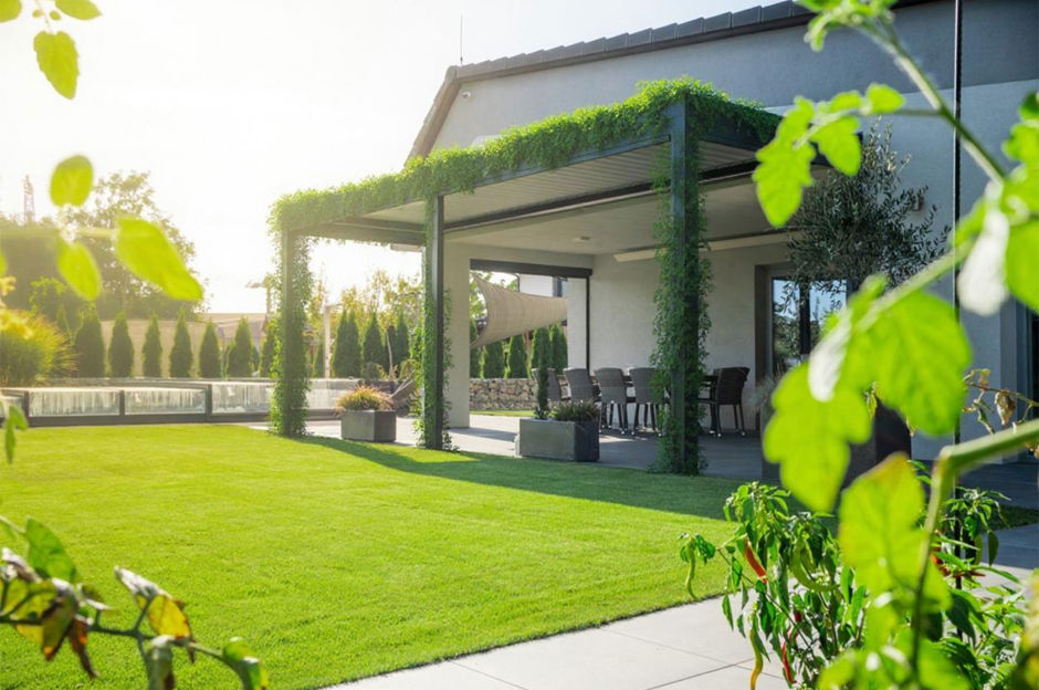 Biophile Pergola: Wie kann man Naturelemente besser einbinden?