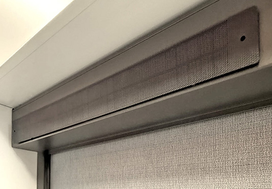 Solares Screenrollo ALFA Solar: Beschattung der neuen Generation ohne Strombedarf

