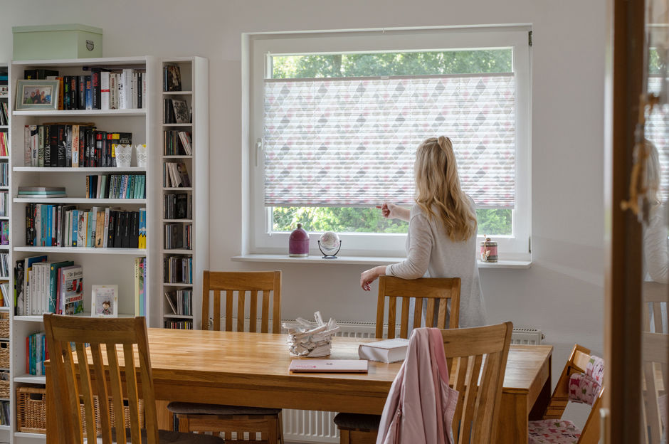 Innenbeschattung: Vergleich von Rollos, Jalousien und Plissees
