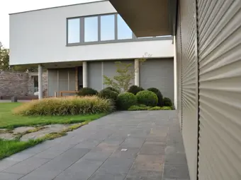 Wie lässt sich eine Wohnung ohne eine Klimaanlage kühlen? Die Kraft der Außenbeschattung