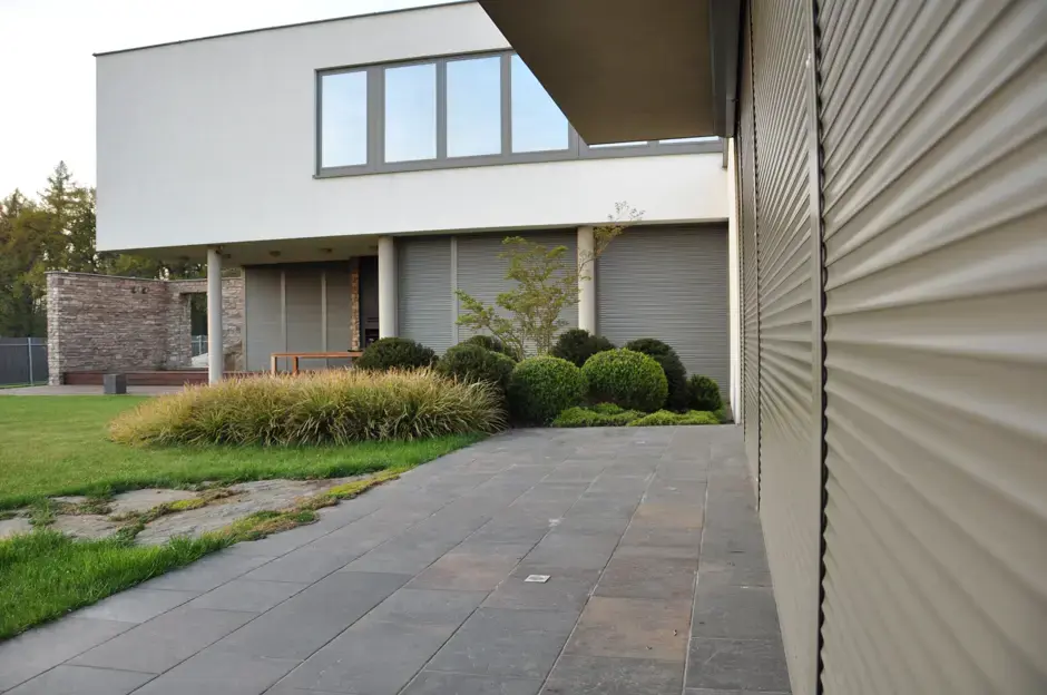 Wie lässt sich eine Wohnung ohne eine Klimaanlage kühlen? Die Kraft der Außenbeschattung
